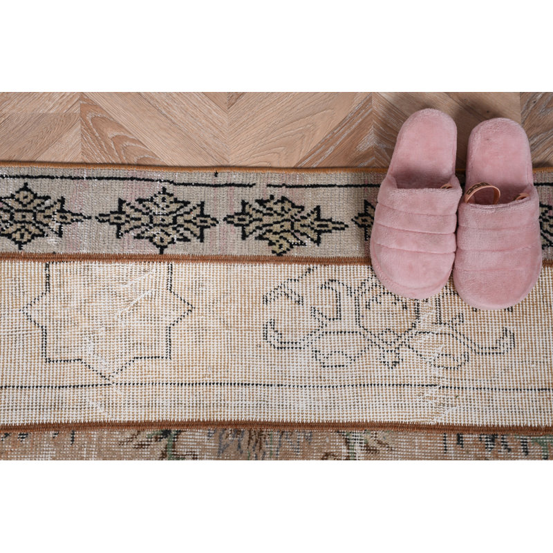 Handmade Vintage Turkish Rug In Boho Style For Entryway Decor With Beige Wool In Farmhouse And Tribal Kilim Design