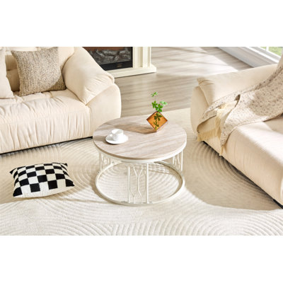 Table basse ronde en panneau de fibres à densité moyenne avec texture effet pierre, diamètre de 27,5 pouces. Table basse ronde pour le salon. Table basse ronde de style Wabi-sabi avec des pieds en métal robustes et un assemblage facile.