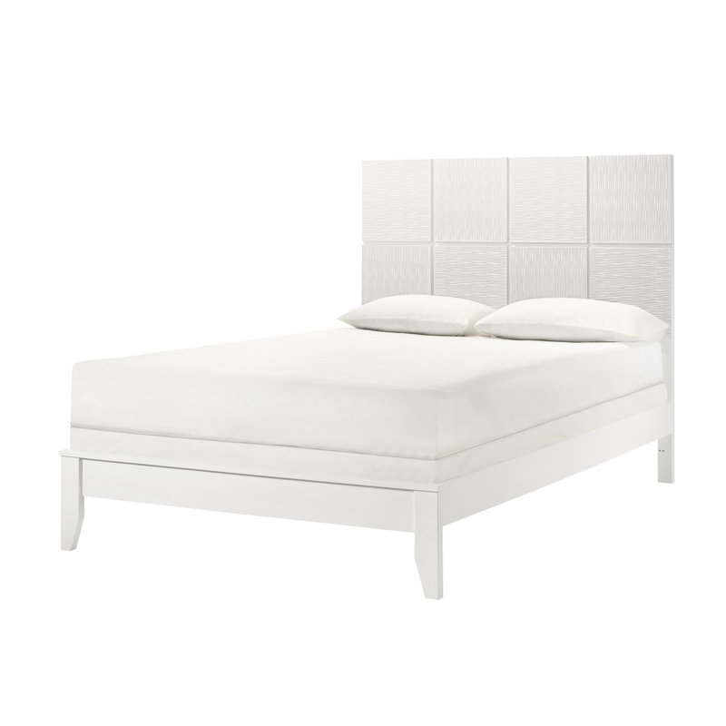 Grand lit contemporain, tête de lit à panneaux géométriques, finition blanche, panneaux avant texturés, conception de chambre à coucher en bois, cadre de lit,