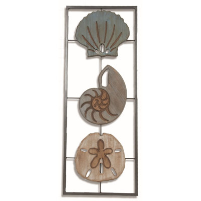 Décoration murale en métal avec coquillages assortis