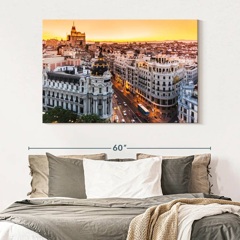 Nicci Gran Via, rue commerciale, H 34 po x l 51 po