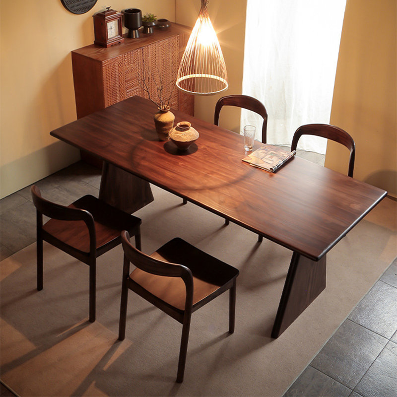 Une table de salle à manger rectangulaire en bois de frêne, H 29,53 po x L 62,99 po x l 27,56 po