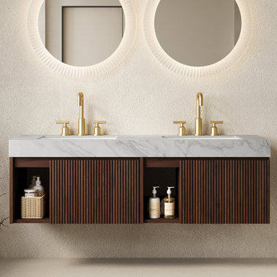 Meuble-lavabo de salle de bain 152 cm (60 po) avec lavabo, armoire de rangement suspendue, comptoir en pierre frittée gris Carrara veinée et 2 lavabos en céramique avec 3 trous pré-percés pour robinetterie, démonté, robinetterie et bonde non incluses.