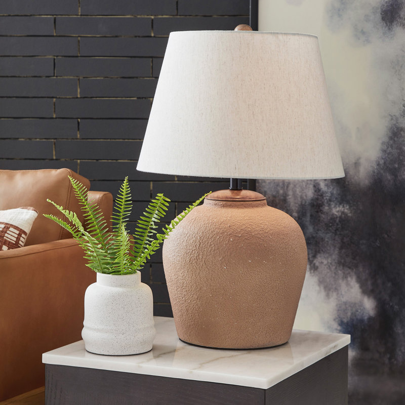 Ezlyn Metal Table Lamp