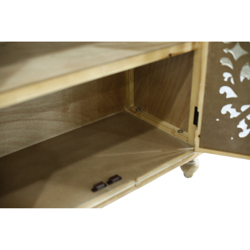 Buffet moderne 4 portes avec espace de rangement. Finition vieillie, convient aux portes d'armoire de différentes pièces et aux détails faits à la main. Style, pour le couloir