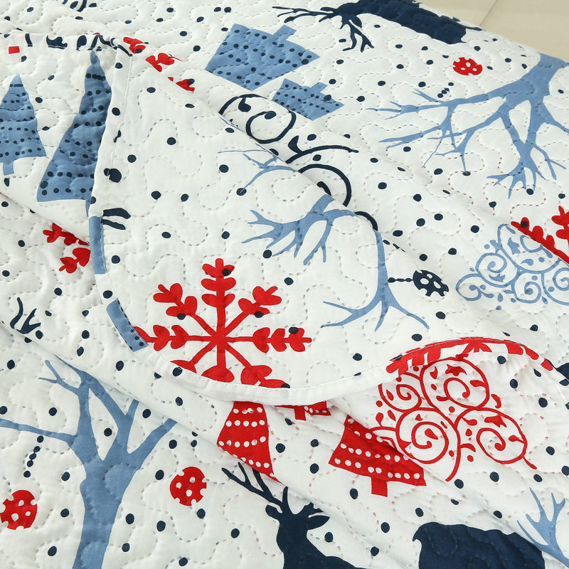 White Microfiber Queen Reversible Christmas Quilt Set