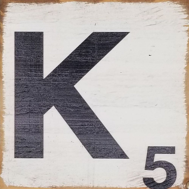 Lettre décorative murale, K