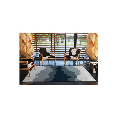 Black Mountain Themed Traditional Woven Based Washable Rug