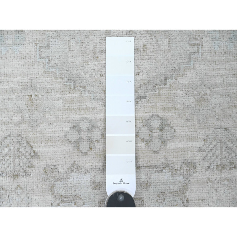 Tapis de couloir blanc en laine noué à la main à motif de feuilles de 2 pi 8 po x 16 pi 24B86A0C55BC4D558ED25BD576975174