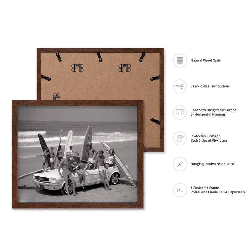 Amis s'amusant sur la plage, Poster, Brown Framed, 11"H x 14"W
