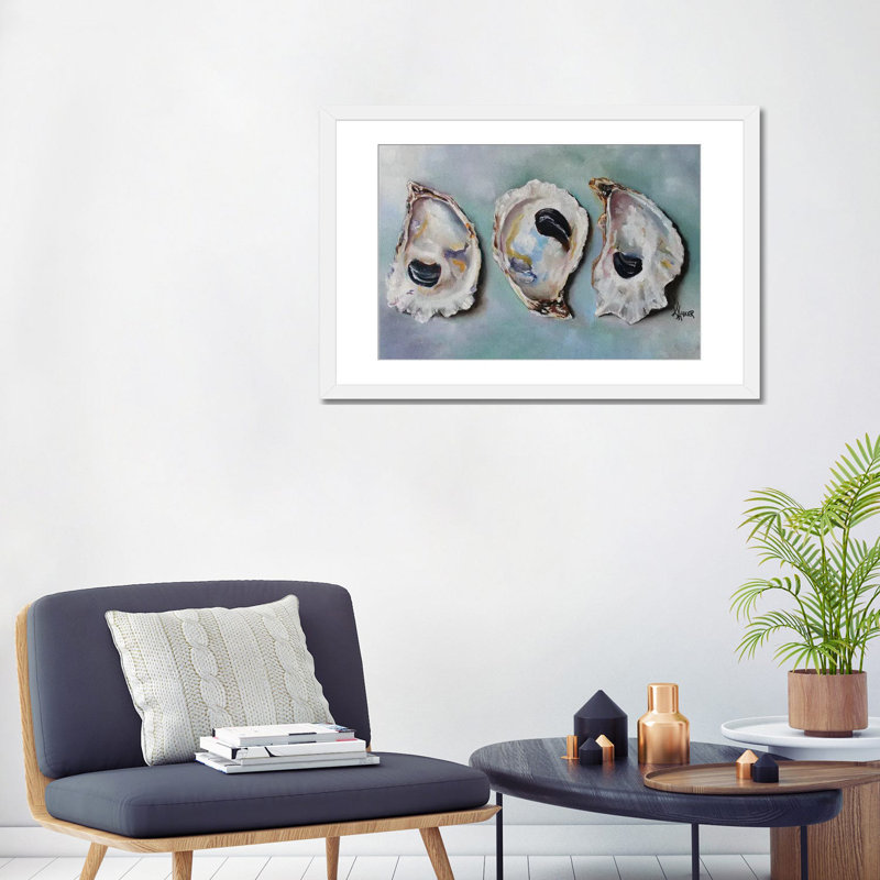 «Bay Oyster Shells» par Kristine Kainer, reproduction, Papier dans un cadre photo, H 24 po x l 32 po, Blanc