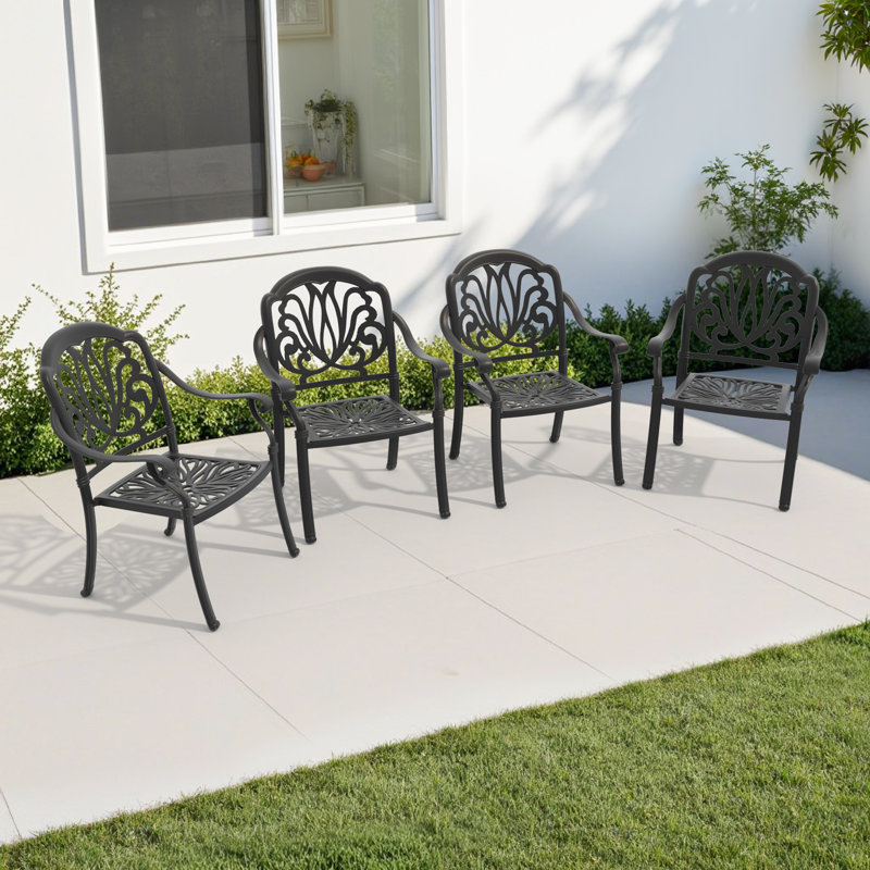 Chaise de patio en fonte d'aluminium 4 pièces avec structure noire et coussins de couleurs aléatoires