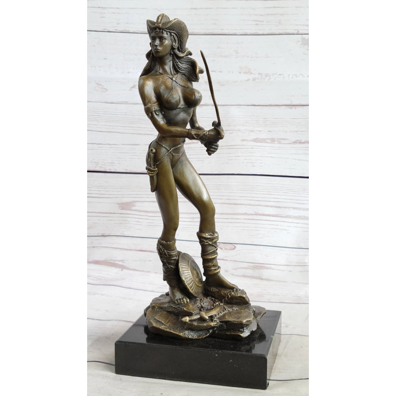 Sculpture originale de femme Amazon Warrior