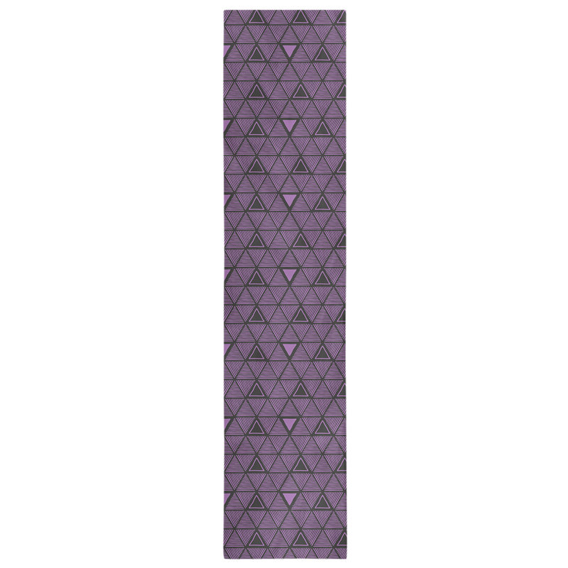 Chemin de table à triangles dessinés à la main Classic, 16 po x 72 po, Violet / noir