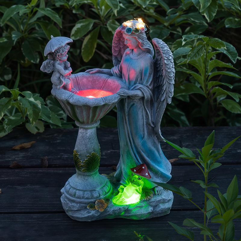 Statue ange et piscine