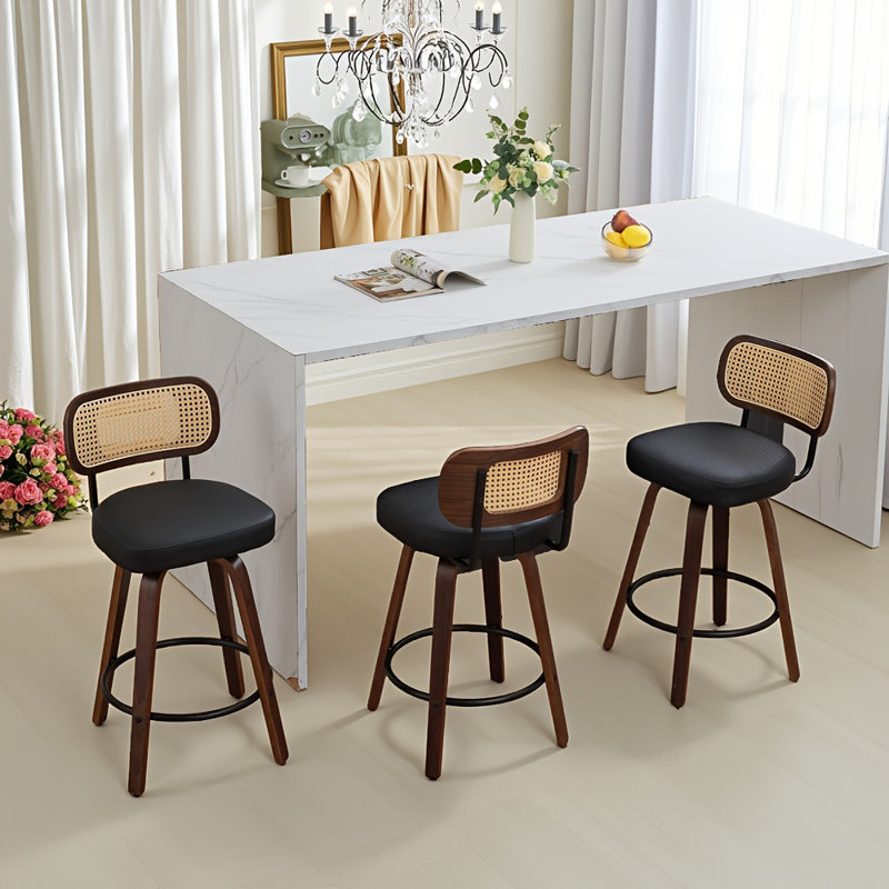 Ensemble de 3 tabourets de bar à hauteur de comptoir de 26 pouces - Noyer et tabourets pivotants en rotin noir avec dossier en canne, siège rembourré pour îlot, cuisine, comptoir, bar