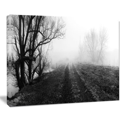 «Black and White Misty Landscape Panorama», reproduction de photo sur toile tendue