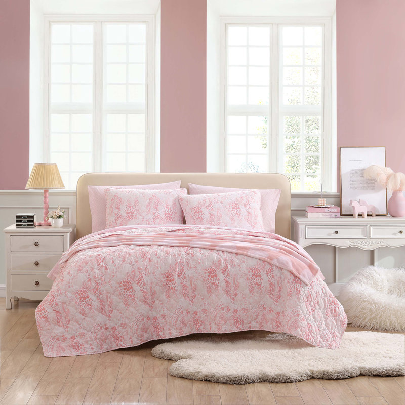Betsey Johnson Butterfly Ombre Pink Reversible Quilt Set, Queen Quilt + 2 Standard Shams
