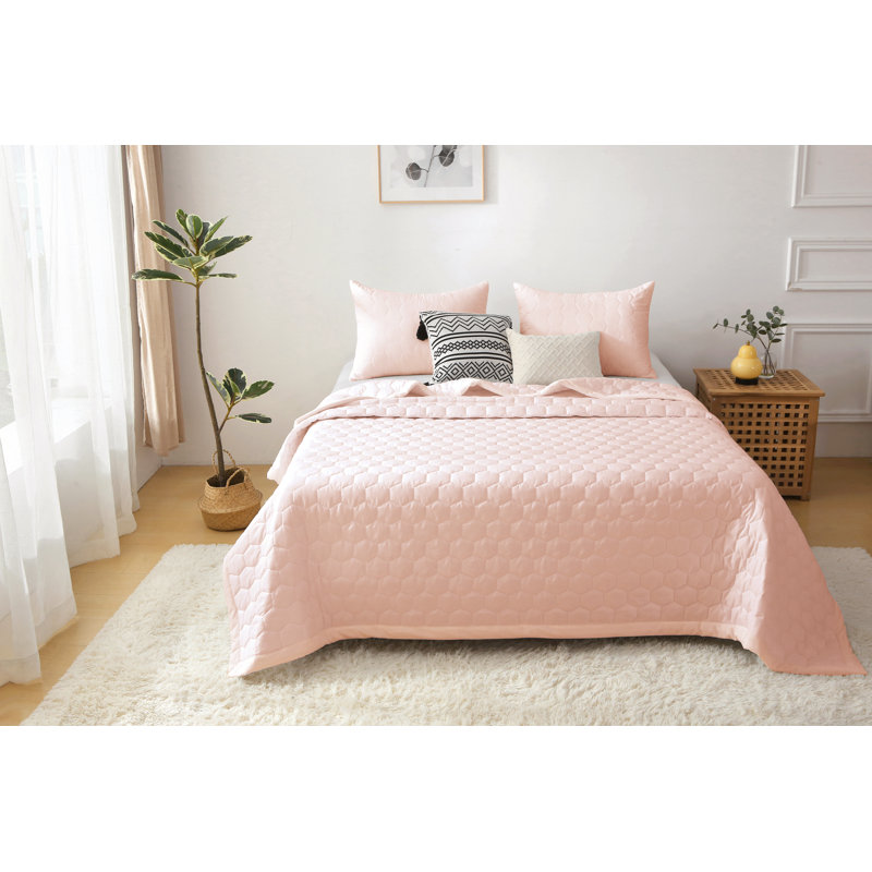 Better Style Home Microfiber Honeycomb Quilt Sets, King Quilt + 2 King Shams, Pink