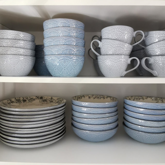 Pfaltzgraff Gabriela 16-Piece Stoneware Dinnerware Set, Service for 4 - Blue