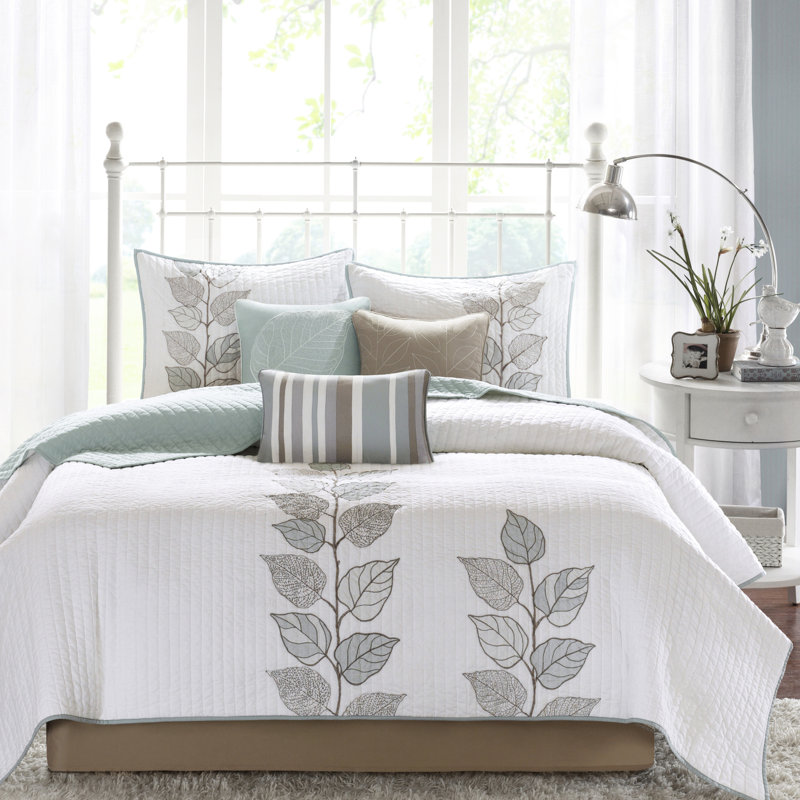 Courtepointe 6 pièces avec coussins brodés, très grand / très grand bleu, style floral en microfibre, brossé réversible, broderie classique feuille