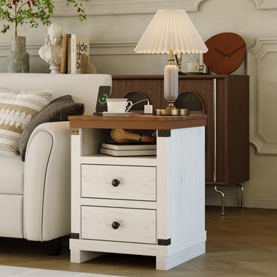 Armoire de chevet Farmhouse White avec station de charge, 2 tiroirs, tablette ouverte, ports USB et prises de courant - Table de chevet moderne pour la chambre à coucher ou le salon - 18 po de largeur, beaucoup de rangement - blanc