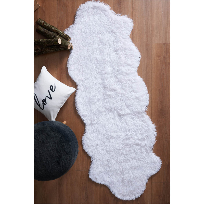 Indoor Rug, Novelty 2'4" x 4'7"
