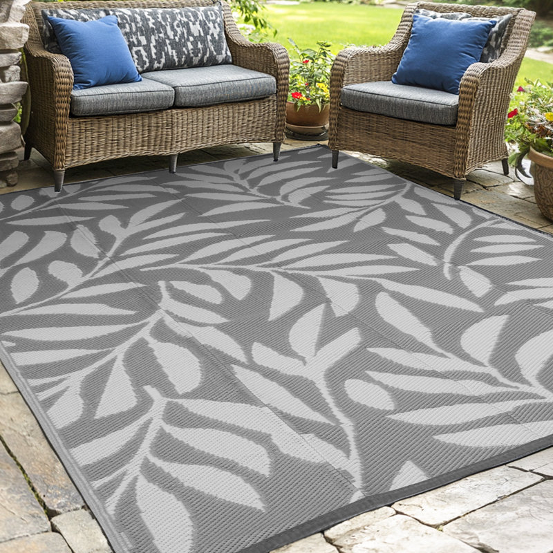 Tapis floral intérieur / extérieur gris, Rectangle de 5 pi x 8 pi