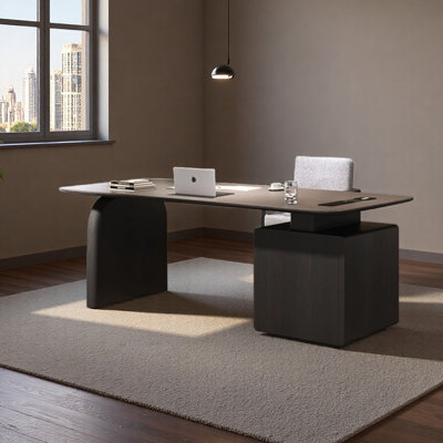 Bureau unique avec surface de travail spacieuse