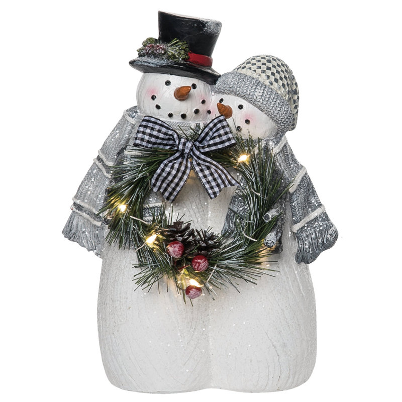 Figurines et objets de collection illuminant la neige