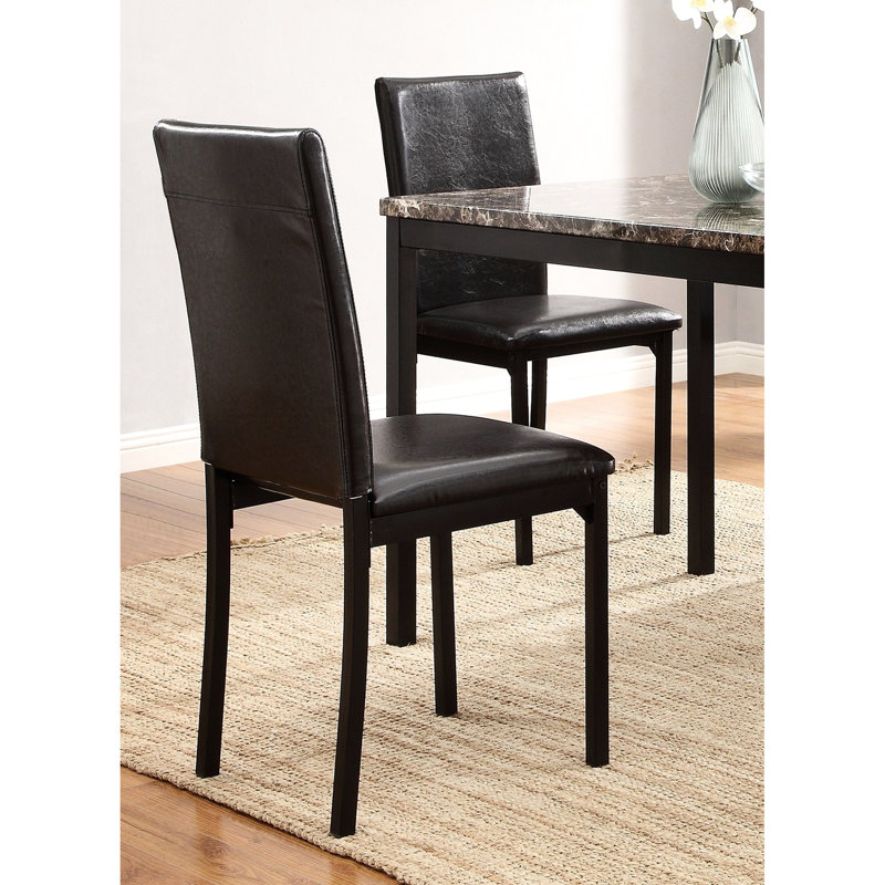Ensemble de 4 chaises avec cadre en métal et siège en similicuir