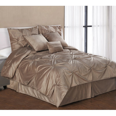 Pintuck Plush Polyester Comforter