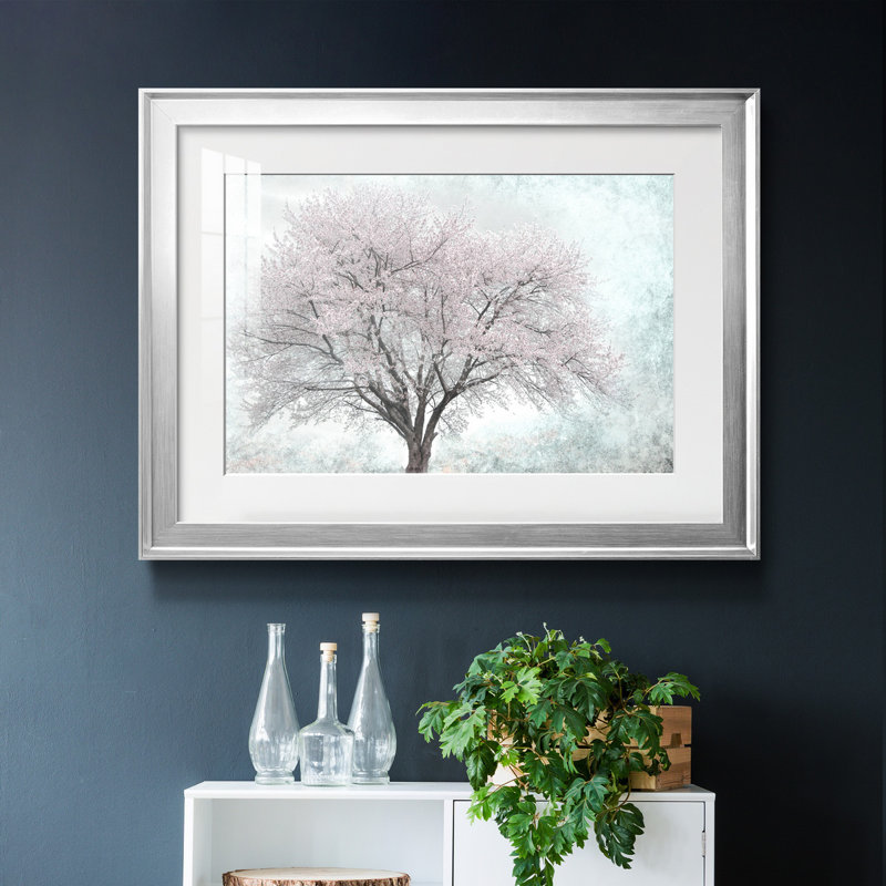 A Feel of Spring I - cadre photo, H 18,5 po x l 24,5 po x P 1,5 po, Papier avec cadre argenté