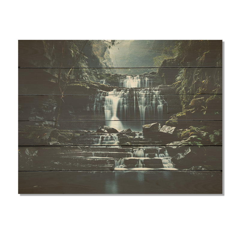 «Waterfall Cliff Scenery - Waterfall», art mural sur bois de pin naturel, H 24 po x l 32 po