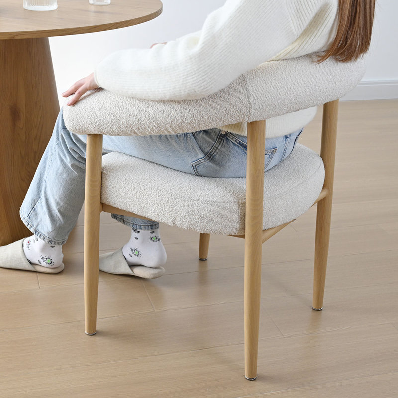 Chaise rembourrée avec dossier incurvé Modern Boucle, Naturel