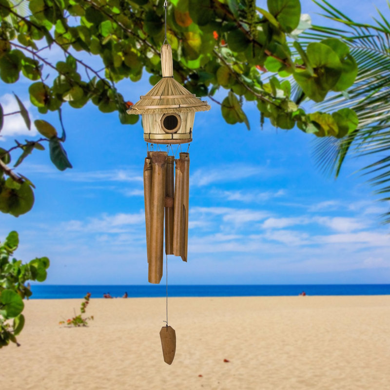 Carillon d'oiseaux au toit de chaume