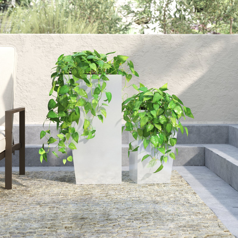 Isabelle Metal Pot Planter - Set of 2