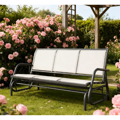 Fauteuil oscillant d'extérieur avec 3 sièges, filet blanc crème, structure en métal, chaise berçante grise pour une détente en famille