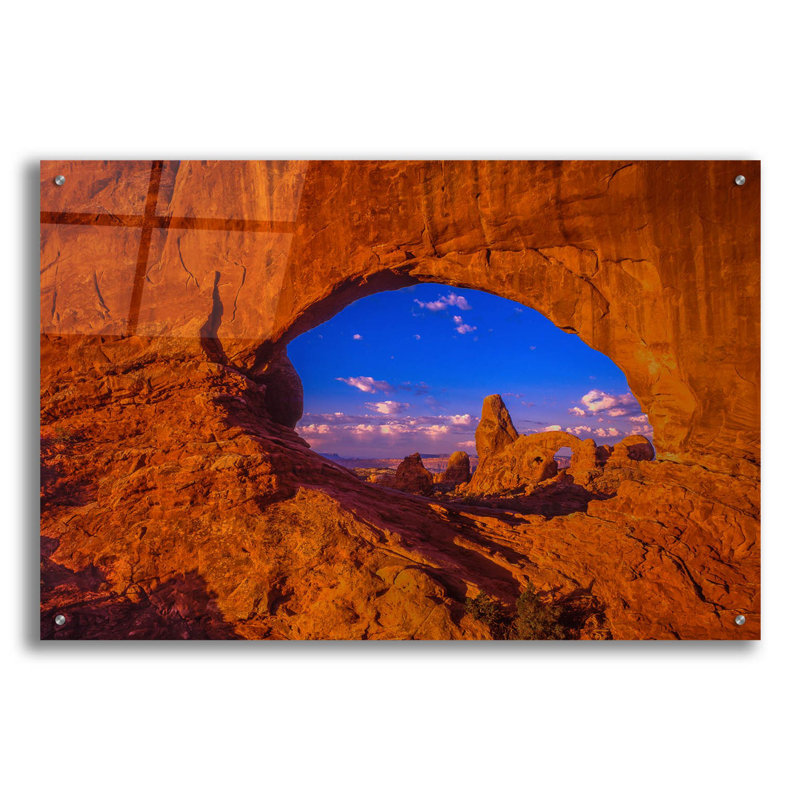 «Windows To The Past» par Bill Sherrell, art mural en verre acrylique, H 24 po x l 36 po x P 0,2 po