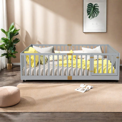 Lit de plancher en bois d'hévéa robuste, conception moderne compacte avec clôture de sécurité