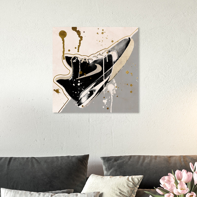 «Inverted Sneaker», impression sur toile tendue, H 20 po x l 20 po x P 0,8 po