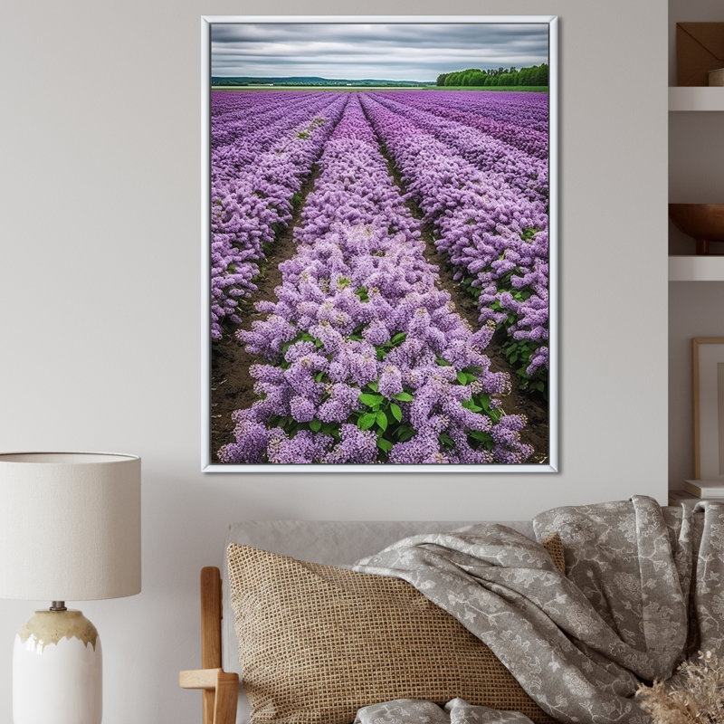 Vaste paysage de lilas en fleurs mauves sur toile, H 44 po x l 34 po x P 1,5 po, Cadre flottant blanc