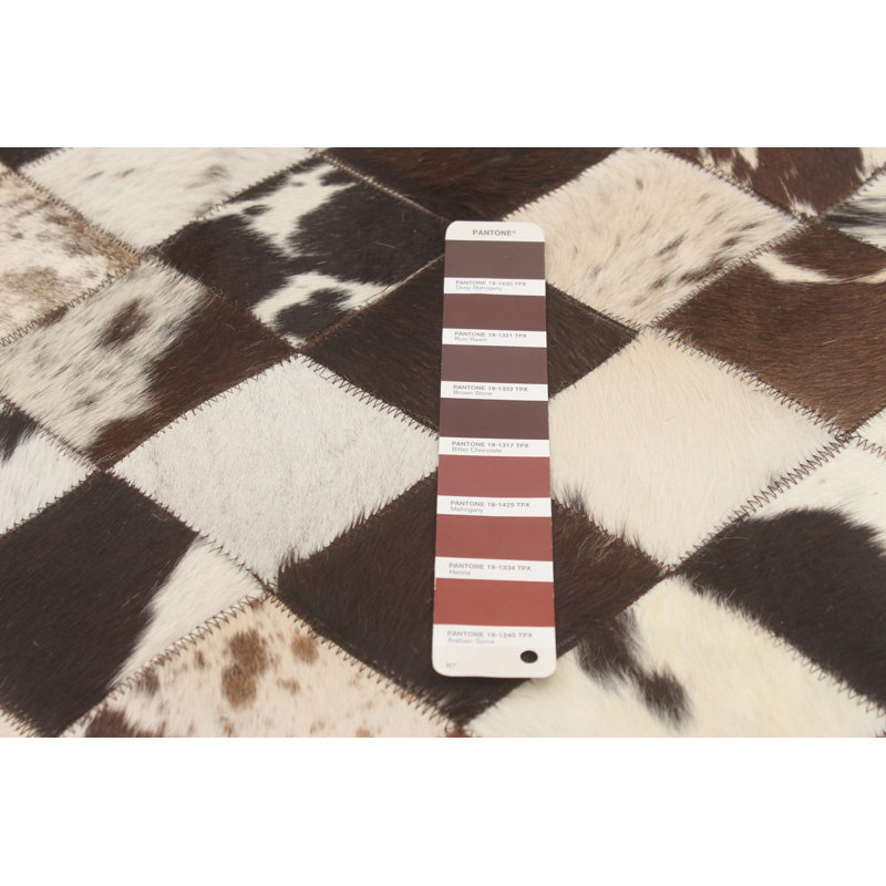 Tapis noir / beige / brun en cuir de vache fabriqué à la main Shirebrook