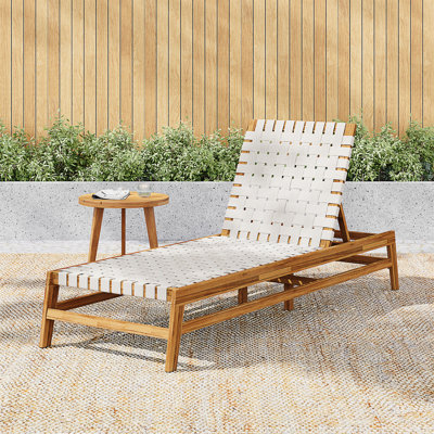 Chaise longue d'extérieur en bois d'acacia durable avec positions réglables pour une détente ultime et un design élégant