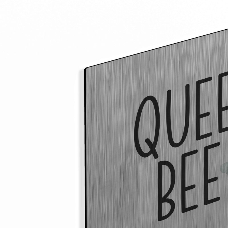 «Queen Bee I» par Lisa Larson, H 12 po x l 12 po
