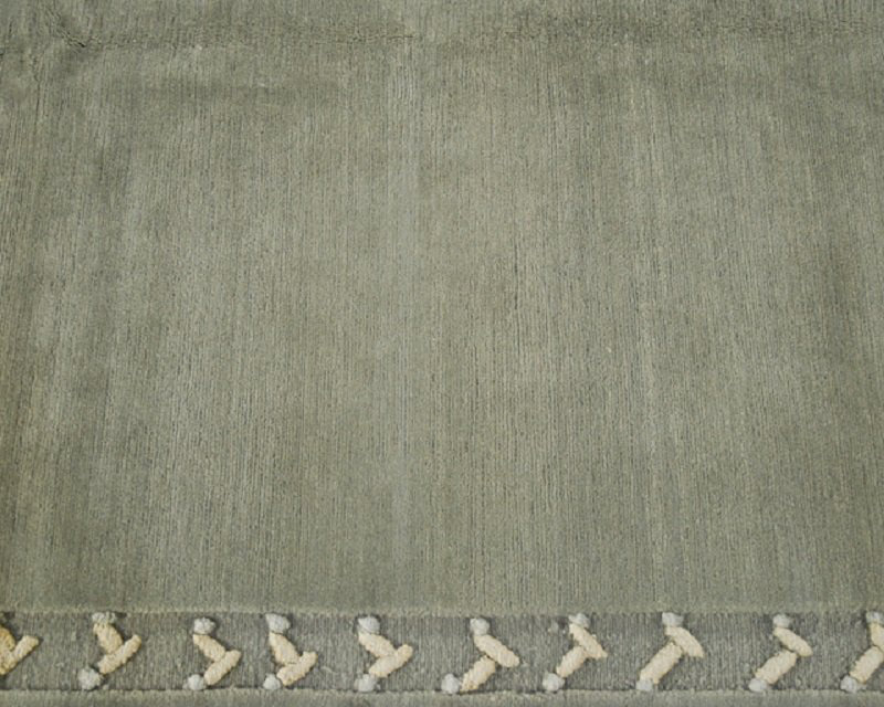 Doodles Wool Oriental Area Rug in Green, Rectangle 6' x 9'