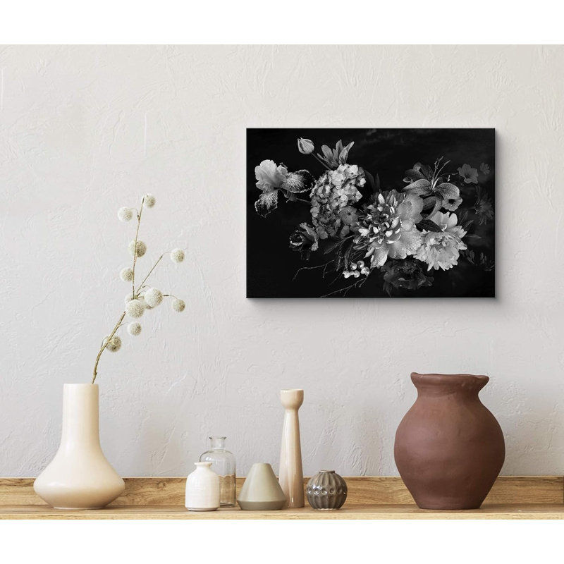 Bouquet d'iris, de pivoines et de fleurs de lys, photographie d'art moderne, noir foncé et blanc, Toile tendue
