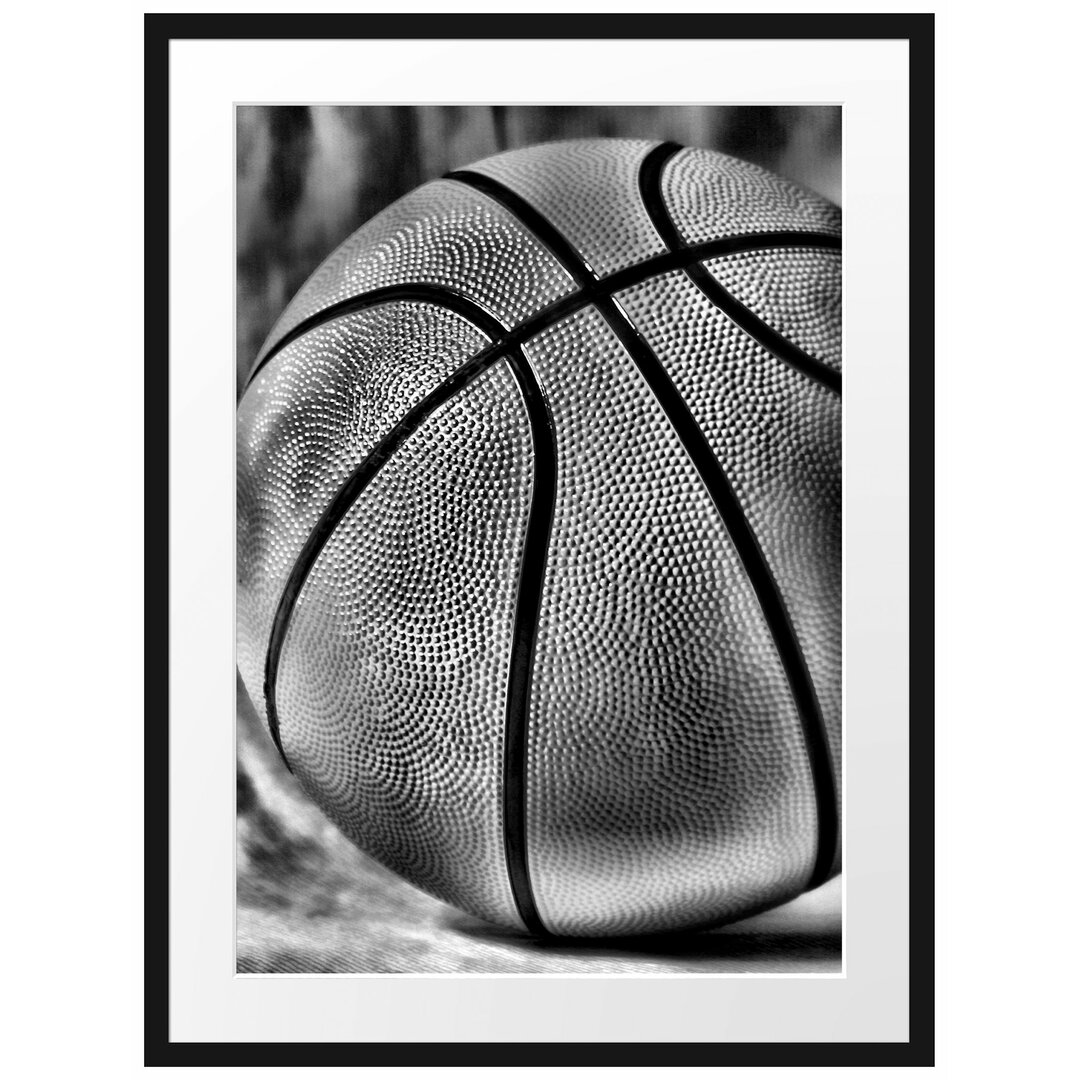 Gerahmtes Poster Basketball schwarzer Hintergrund