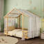 Lit plateforme simple avec baldaquin en tissu transparent et guirlande lumineuse-804243502