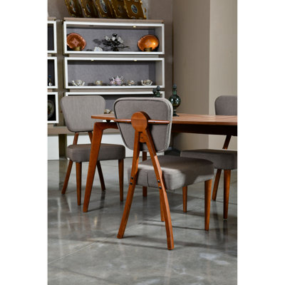 Ensemble repas pour quatre personnes